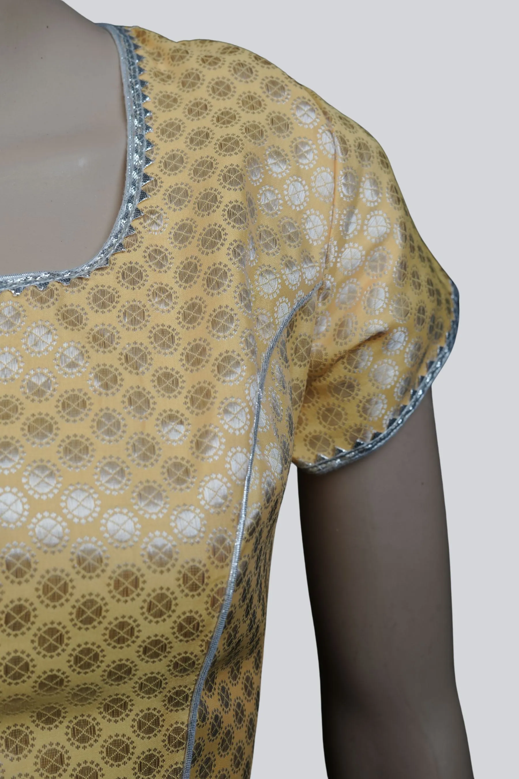 Banarasi Opulence: Exquisite Brocade Blouse – Timeless Elegance