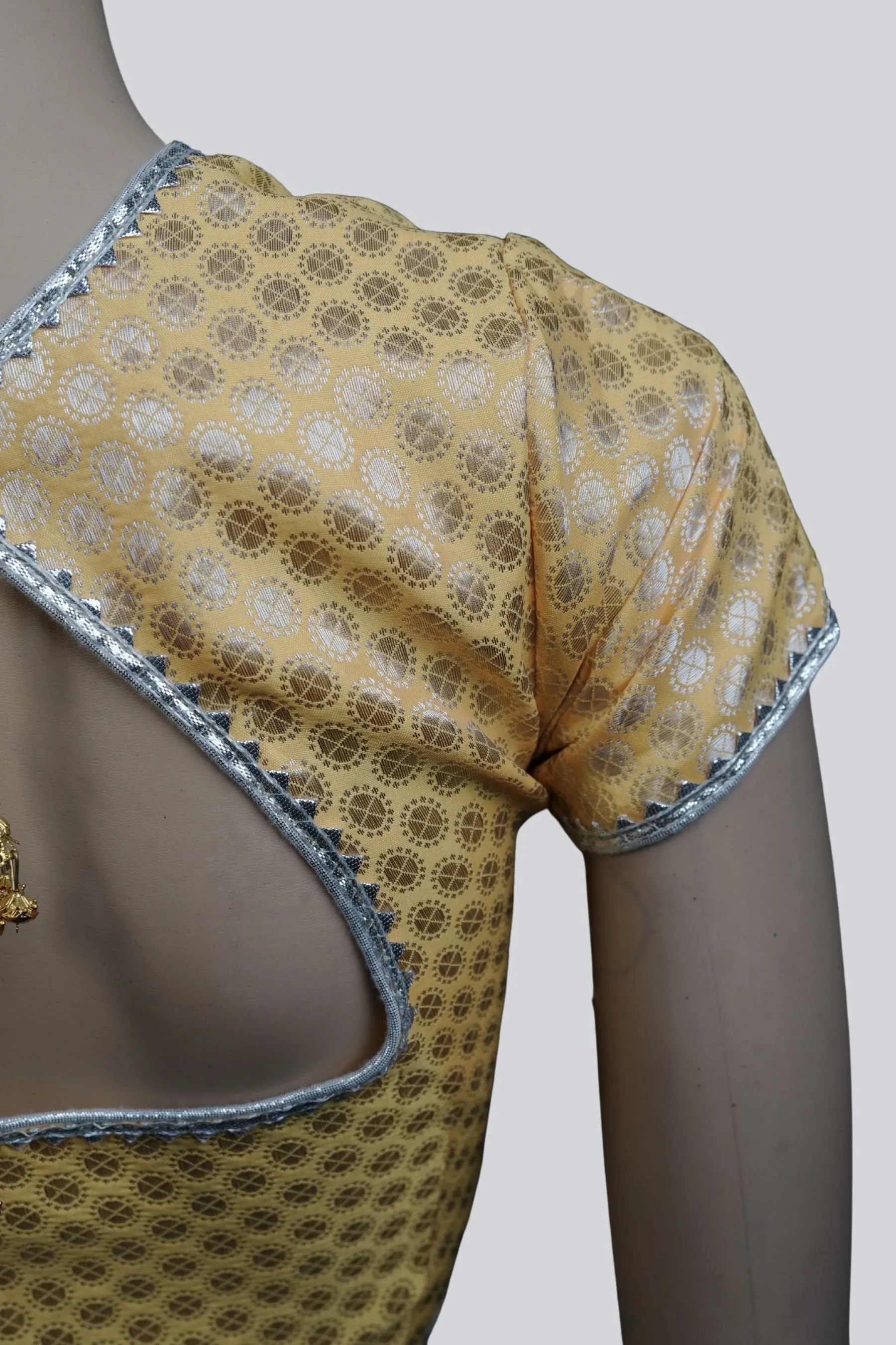 Banarasi Opulence: Exquisite Brocade Blouse – Timeless Elegance