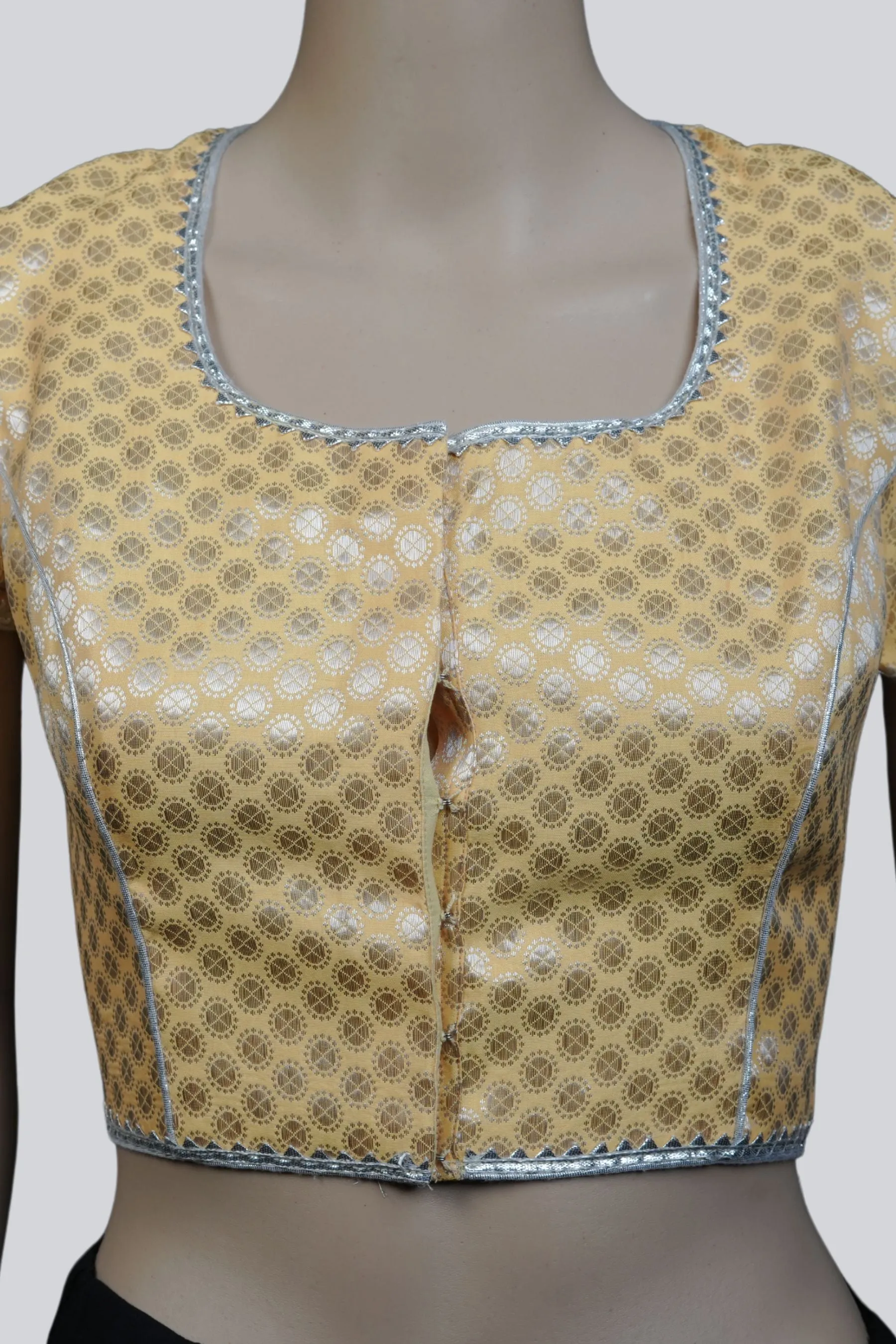 Banarasi Opulence: Exquisite Brocade Blouse – Timeless Elegance