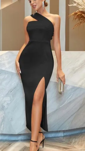 Long sleeveless evening dress by obscur